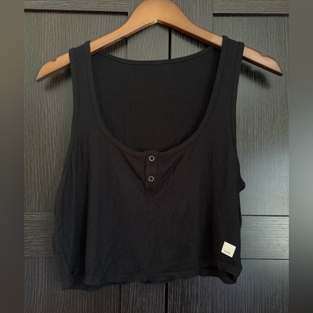 Vuori - Cove Crop Tank in Black